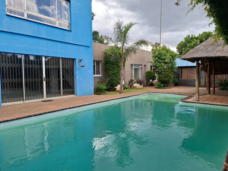 5 Bedroom Property for Sale in Fichardt Park Free State